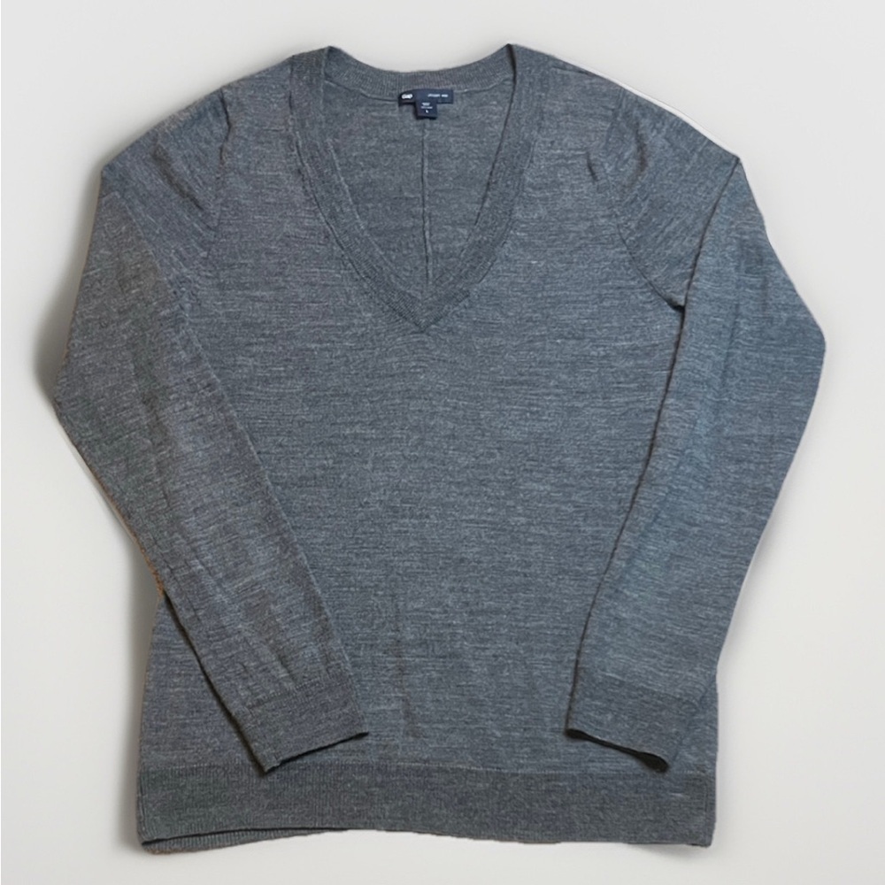 GAP 100% Wool Women’s Grey V-Neck Sweater sz L
